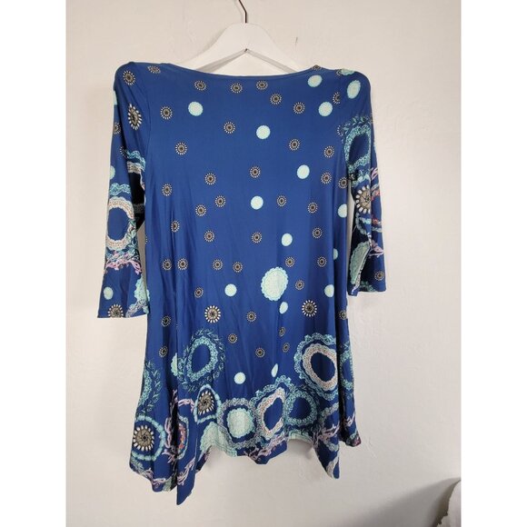 White Mark Women's Medium Erie Tunic Top with Side Pockets & Shark Bite Hem - Picture 2 of 8